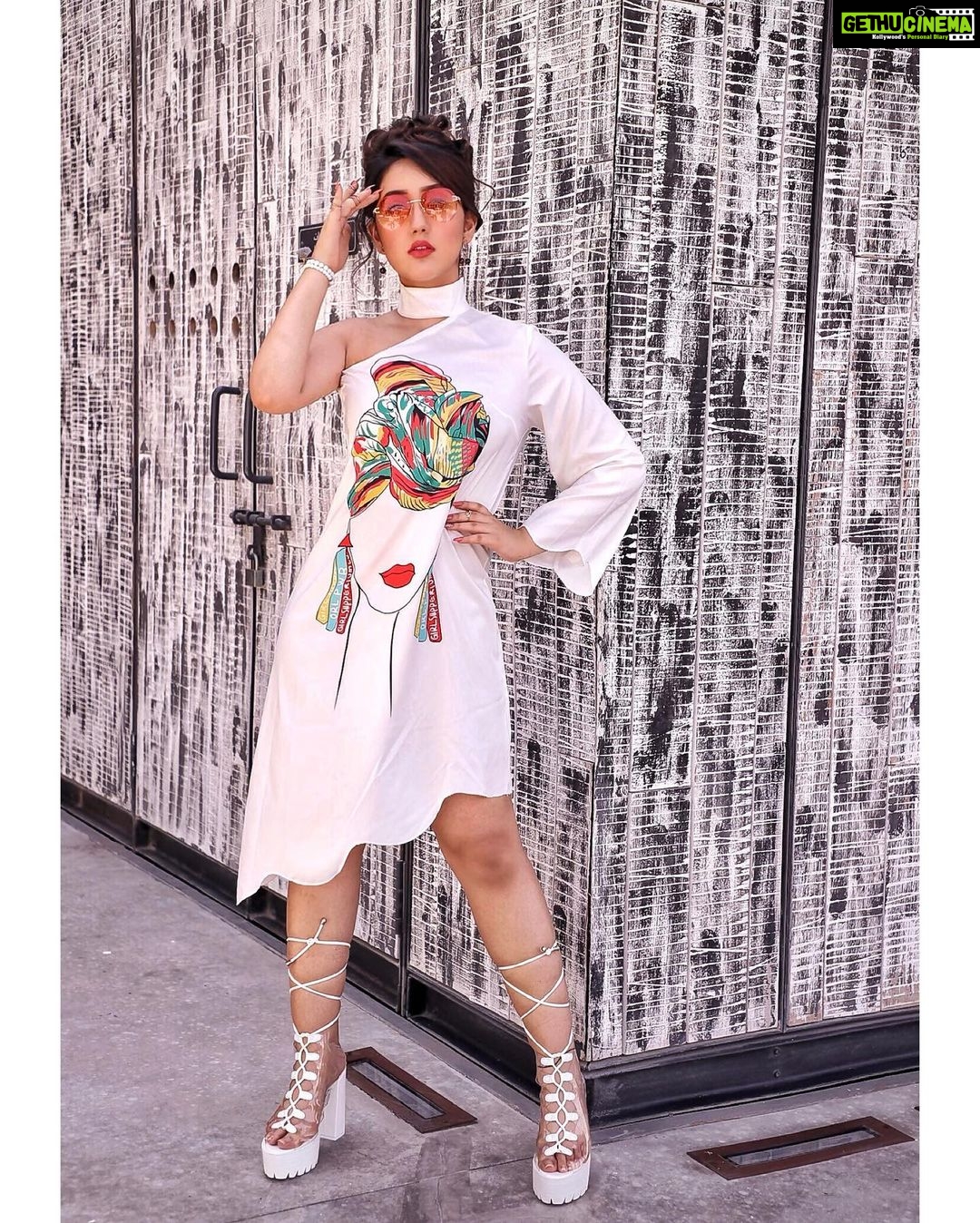 Ashnoor Kaur Instagram - Some women fear the fire, others simply become it🔥❤️ . . Outfit by @materialgbyprishakritika Styled by @dhartigulati Footwear by @zori.world #DubaiDiaries #travel #xoxo La Mer Dubai