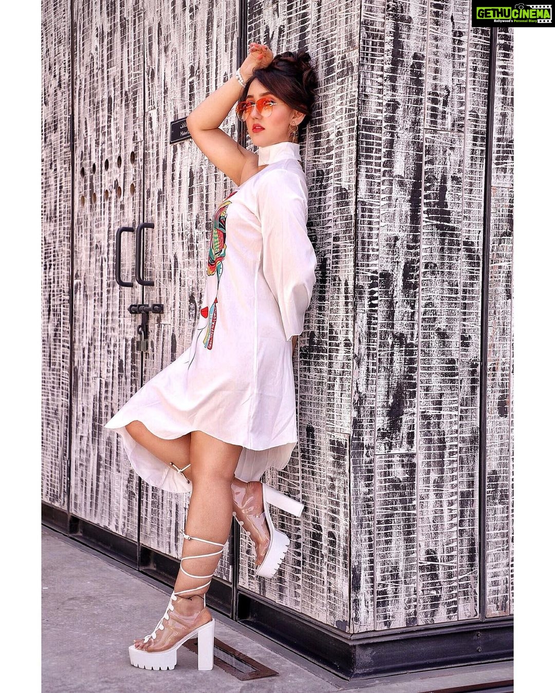 Ashnoor Kaur Instagram - Some women fear the fire, others simply become it🔥❤️ . . Outfit by @materialgbyprishakritika Styled by @dhartigulati Footwear by @zori.world #DubaiDiaries #travel #xoxo La Mer Dubai