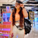 Ashnoor Kaur Instagram - Main chali, main chaliiiiiiii💃🏻😁 . . Bom✈️Dubai #WhatIWore #AirportLook #DubaiDiaries Wearing @pankhclothing Face mask @mony.lal Black backpack @ssunnychoppra 👅 📸 @smileplease_25