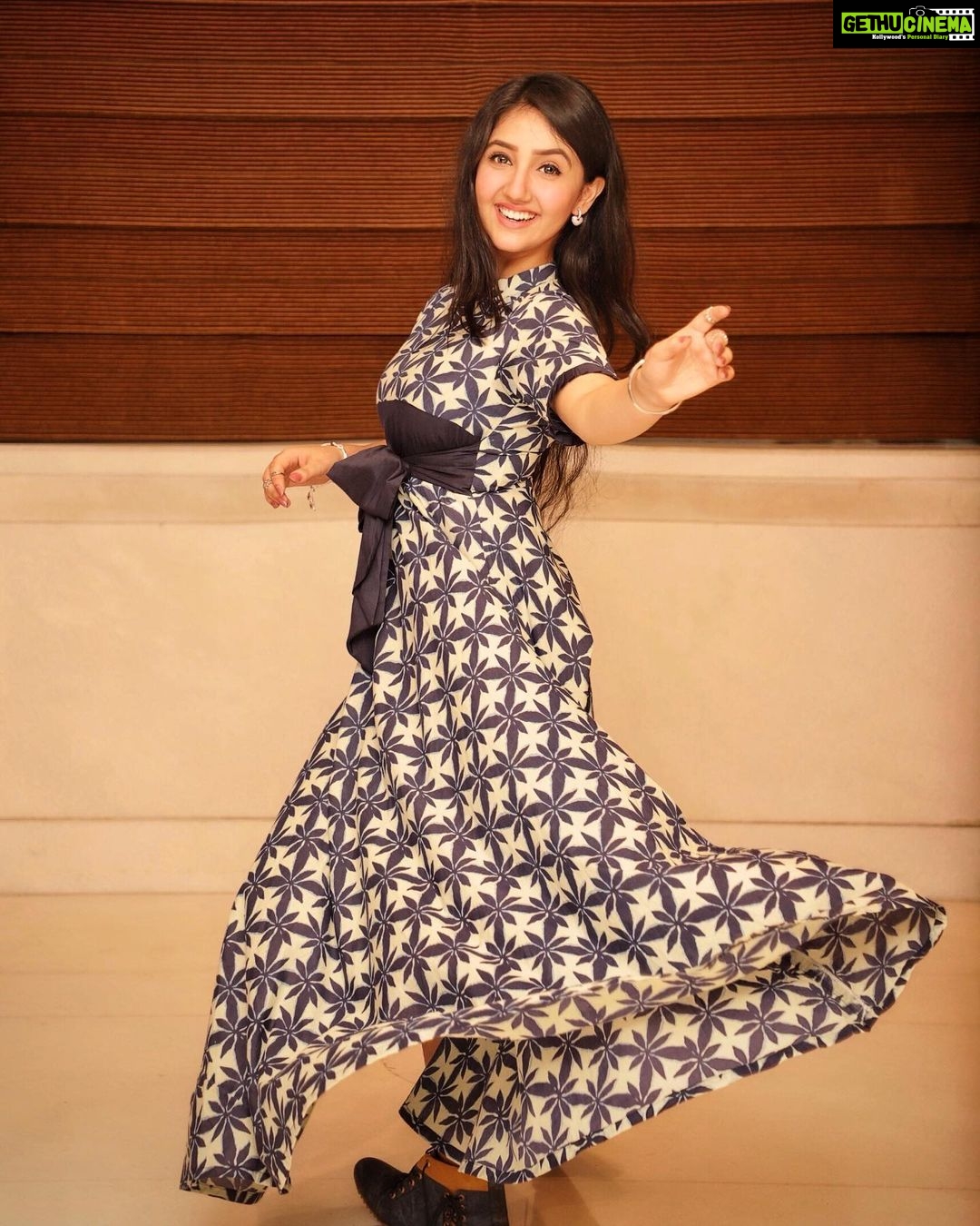 Ashnoor Kaur Instagram - The more you be yourself, the more magical life gets❤️✨ . . #WhatIWore #ootn Wearing @the_homeaffair_jaipur Jewellery @jewelsgalaxy 📸 @smileplease_25