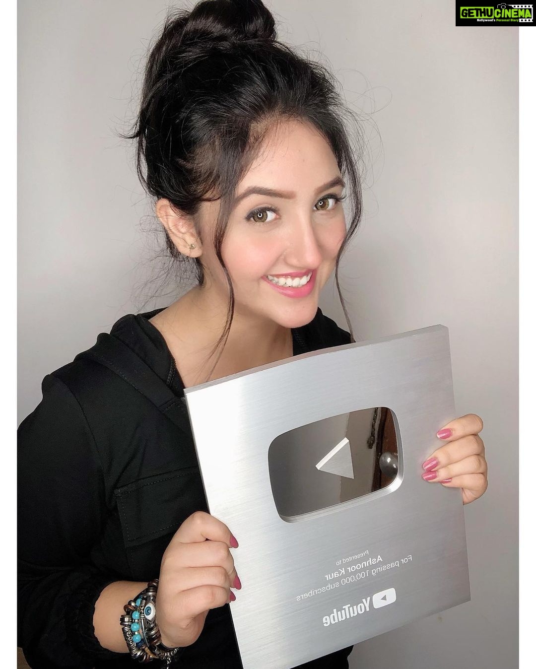 Ashnoor Kaur Instagram - Silver button in sucha short span of time! This isn’t mine, it’s ours❤️ 1L subs happened quite some time ago, and got this silver button 10 days ago, hahaha yes this was in the mystery box👅❤️ @YouTube @youtubeindia