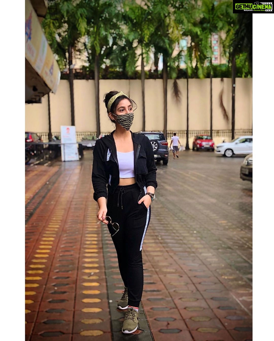 Ashnoor Kaur Instagram - Strive to be a proof, that one can walk through hell but still be an angel🖤 . . Wearing @closet.hues Glares @goldqueen_in 📸 @positive_minds_confident_souls