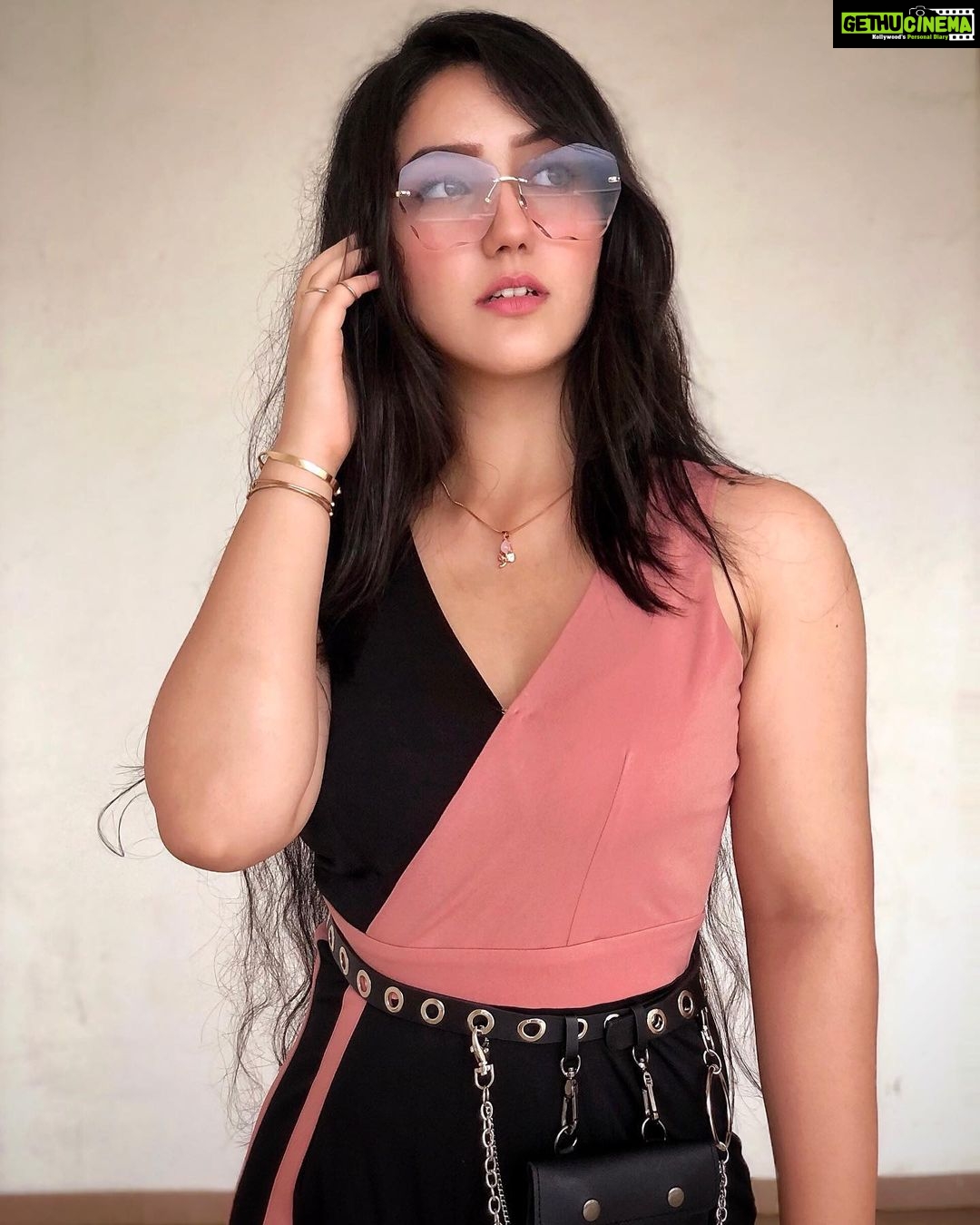 Ashnoor Kaur Instagram - The world moves on, another day, another drama-drama... But not for me, not for me, all I think about is karma!💗 . . Guess which song?😁