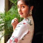 Ashnoor Kaur Instagram - Ban-than ke mutyara aaiyan, Aaiyan patola ban ke❤️