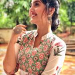 Ashnoor Kaur Instagram - Ban-than ke mutyara aaiyan, Aaiyan patola ban ke❤️