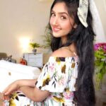 Ashnoor Kaur Instagram - Ocean blue eyes, looking in mine... I feel like I might, sink and drown and die🎶💗 . 1,2 or 3?
