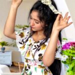Ashnoor Kaur Instagram - Ocean blue eyes, looking in mine... I feel like I might, sink and drown and die🎶💗 . 1,2 or 3?