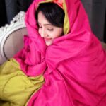 Ashnoor Kaur Instagram - 1- When it’s Monday and u wanna sleep an hour extra... 2- And then your morning class gets cancelled😬😍 #GodYouAreGreat #bliss #onlineclasses #mondaythings . What memes come to your mind seeing this?🤔👅