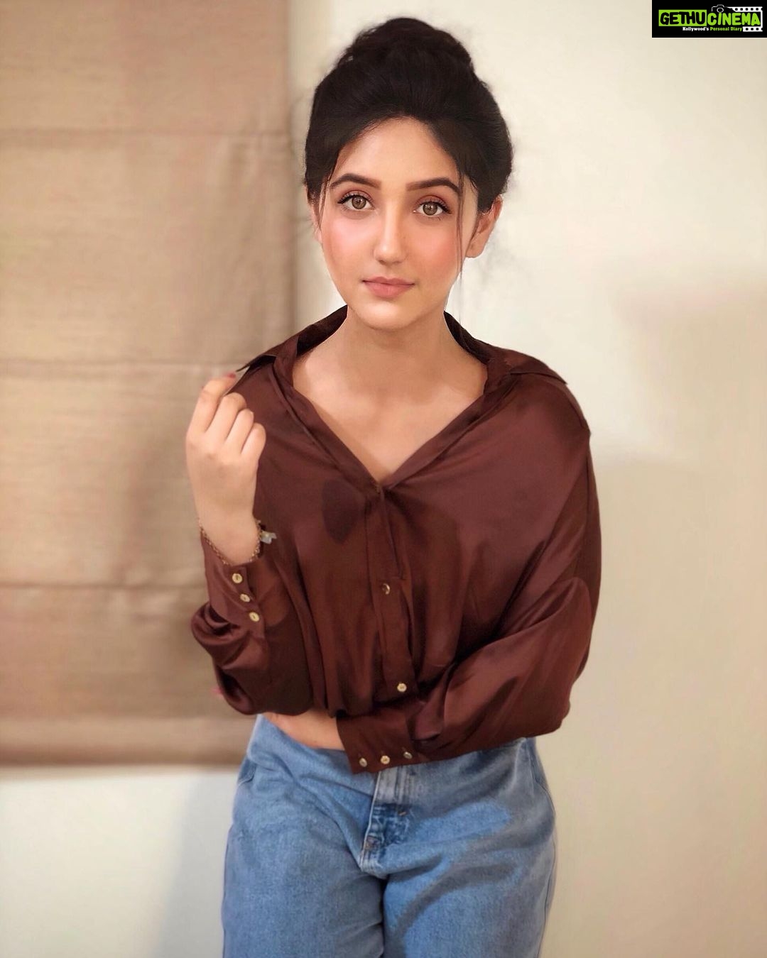 Ashnoor Kaur Instagram - I love it when the eyes hold conversations♥️