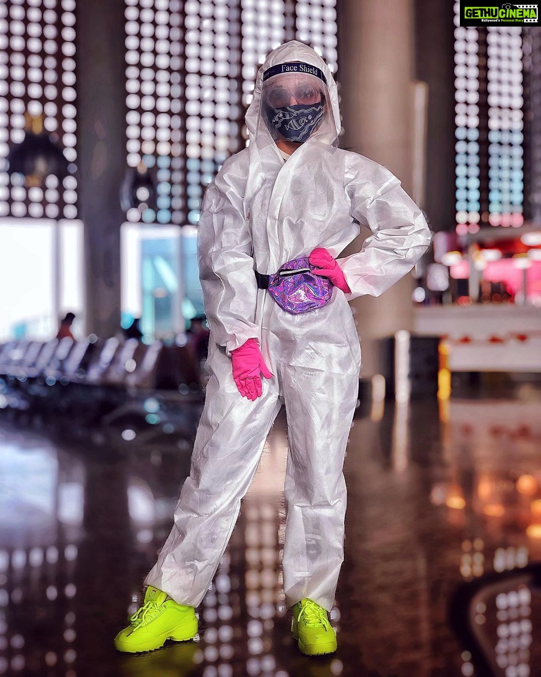 Ashnoor Kaur Instagram - The only #AirportLook you can have these days, but a tinch of colourful styling harms no one😉 . #WorkCalling so here I come, accepting the #NewNormal ♥️ #ppekit #staysafe #airportdiaries Mumbai Airport