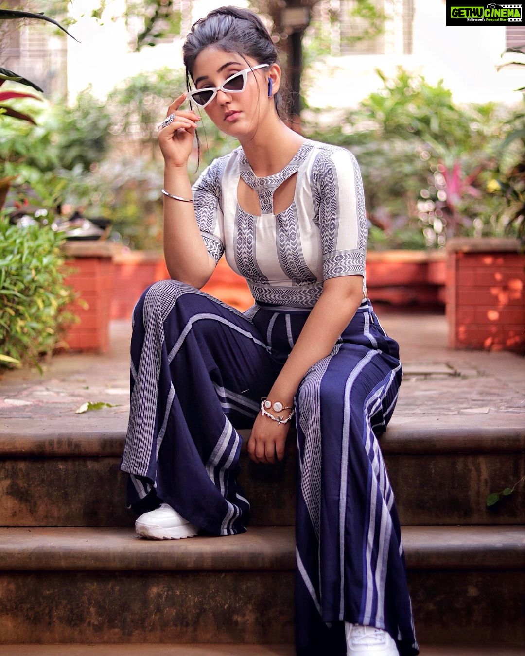 Ashnoor Kaur Instagram - Your mind is a weapon, keep it loaded🔫💁🏻♀️ . Wearing @label_rishmaan 📸 @smileplease_25