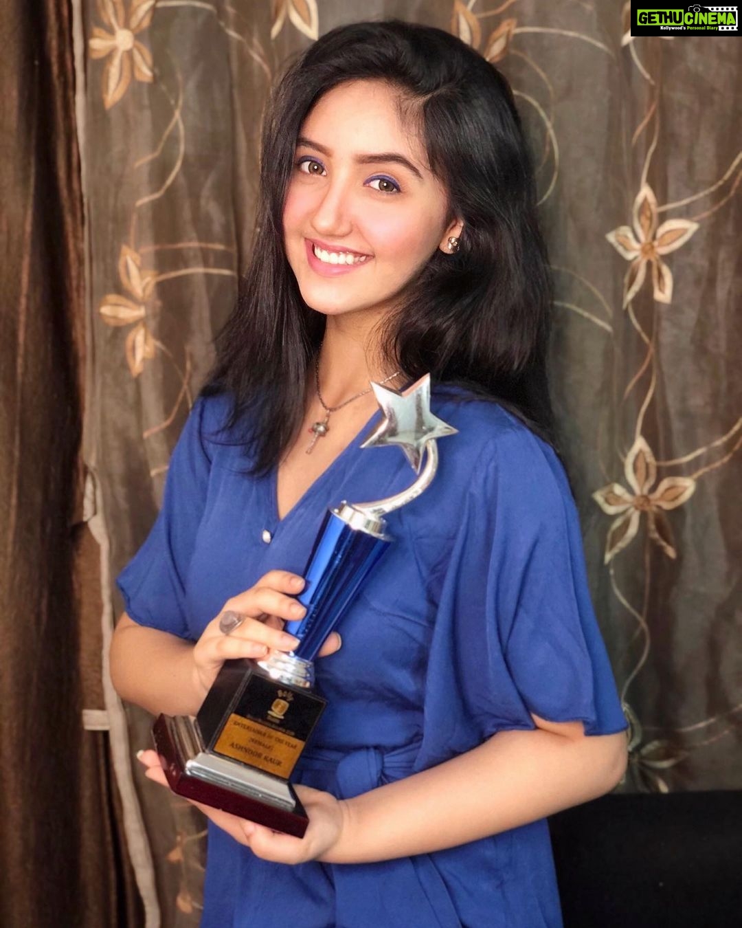 Ashnoor Kaur Instagram - Most entertaining actress of the yearđź’™ . Thanks to the jury and all my fans! So happy that you guys could find watching mini as entertaining as I could, playing that character... Mini; One character, various shades to play!