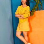 Ashnoor Kaur Instagram - Roses are red, Sunflowers are yellow.. You make my day bright, You’re my favourite fellow💛 . #MyAshnoorians #MyPower