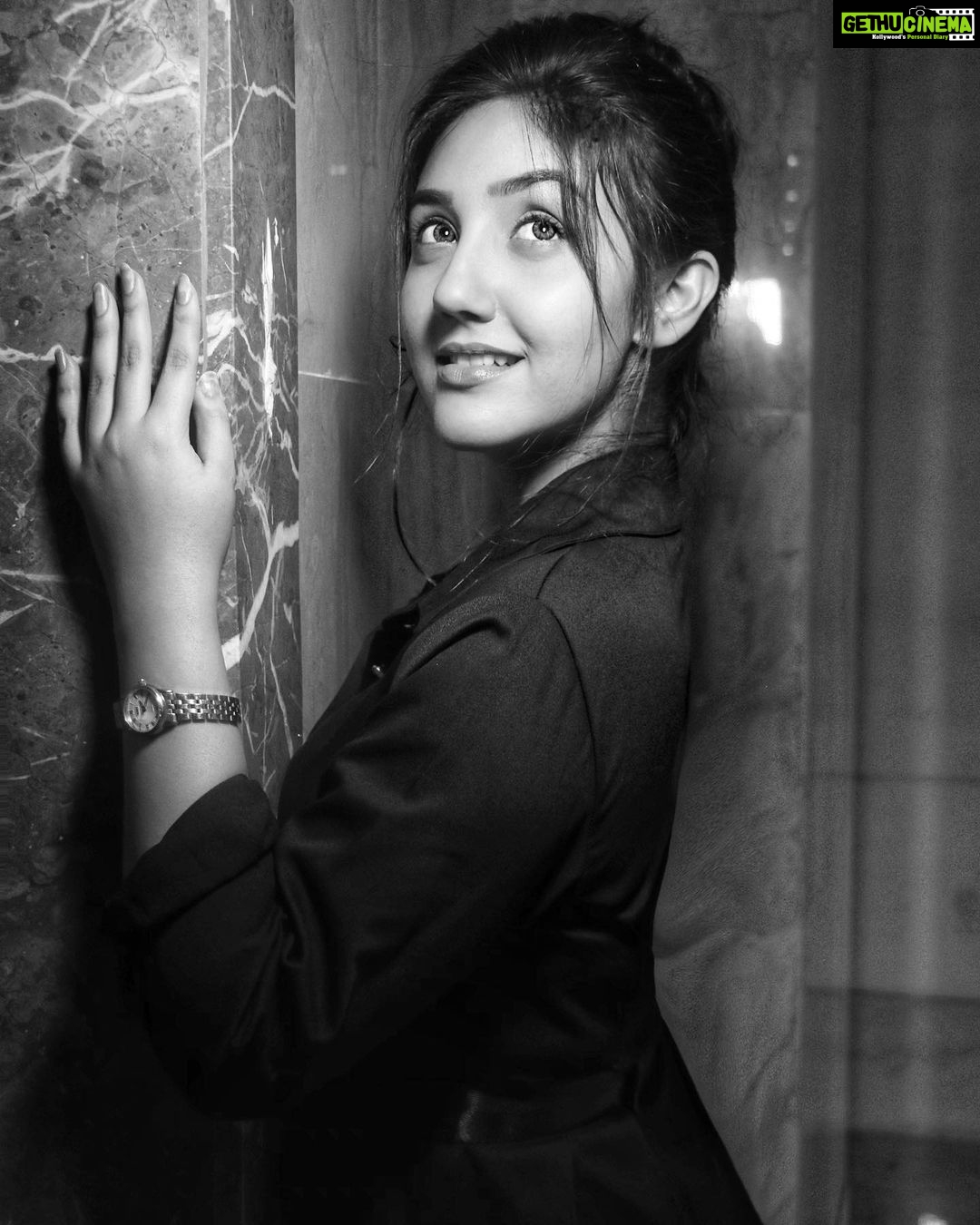 Ashnoor Kaur Instagram - Just another dreamer💫🖤