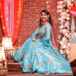 Ashnoor Kaur Instagram - . आखें मेरी हर जगह ढूंढे तुझे बेवजह✨💗 . Can you #PatialaBabes fans guess which sequence is this picture from??