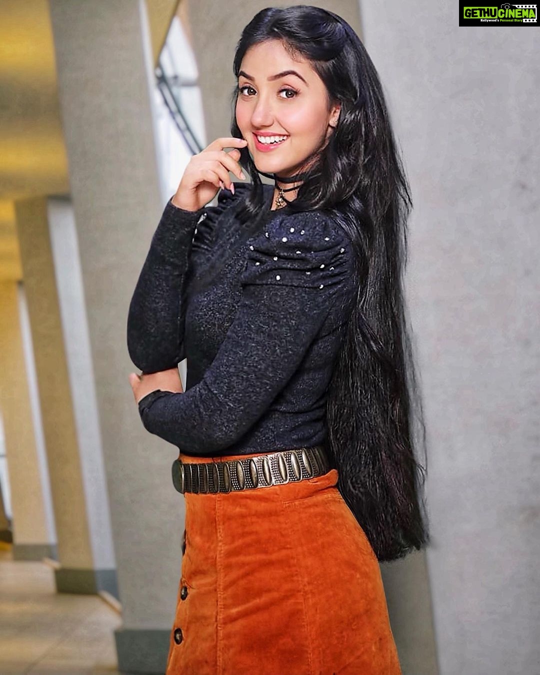 Ashnoor Kaur Instagram - Wherever life plants you, bloom with grace❤️🌼