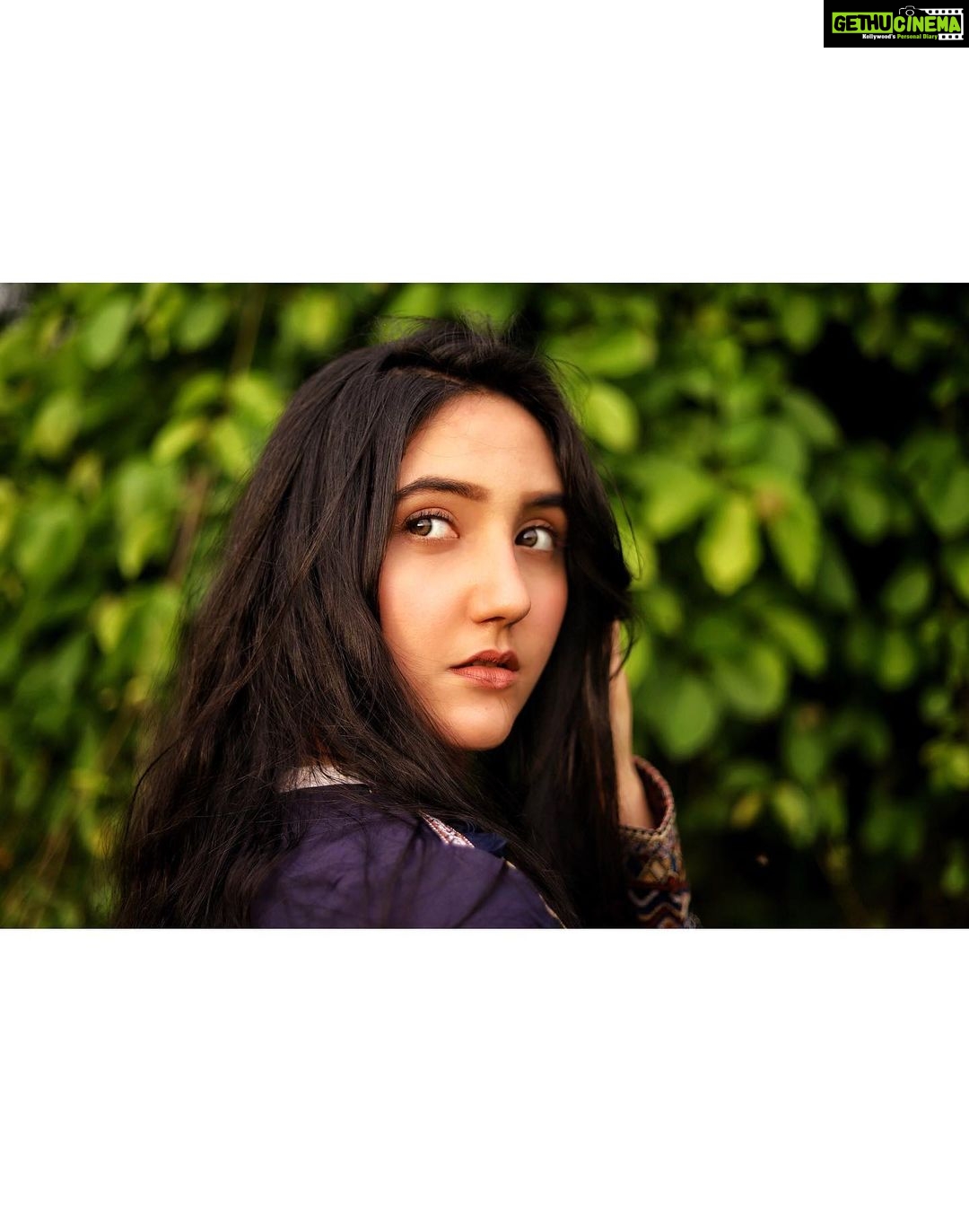 Ashnoor Kaur Instagram - Believe in magic, if it doesn’t happen... Create your own💛 . 1- Looking at the weekend coming near😍 2- Weekend💃🏻 3- Back to Monday blues!🥺 #EveryWeekStory #Weekend #MondayBlues 1,2 or 3??? Create Your Own Magic