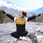 Ashnoor Kaur Instagram - Few hours to go😍🥳 . Guess for what??🤔 #throwbackpicture