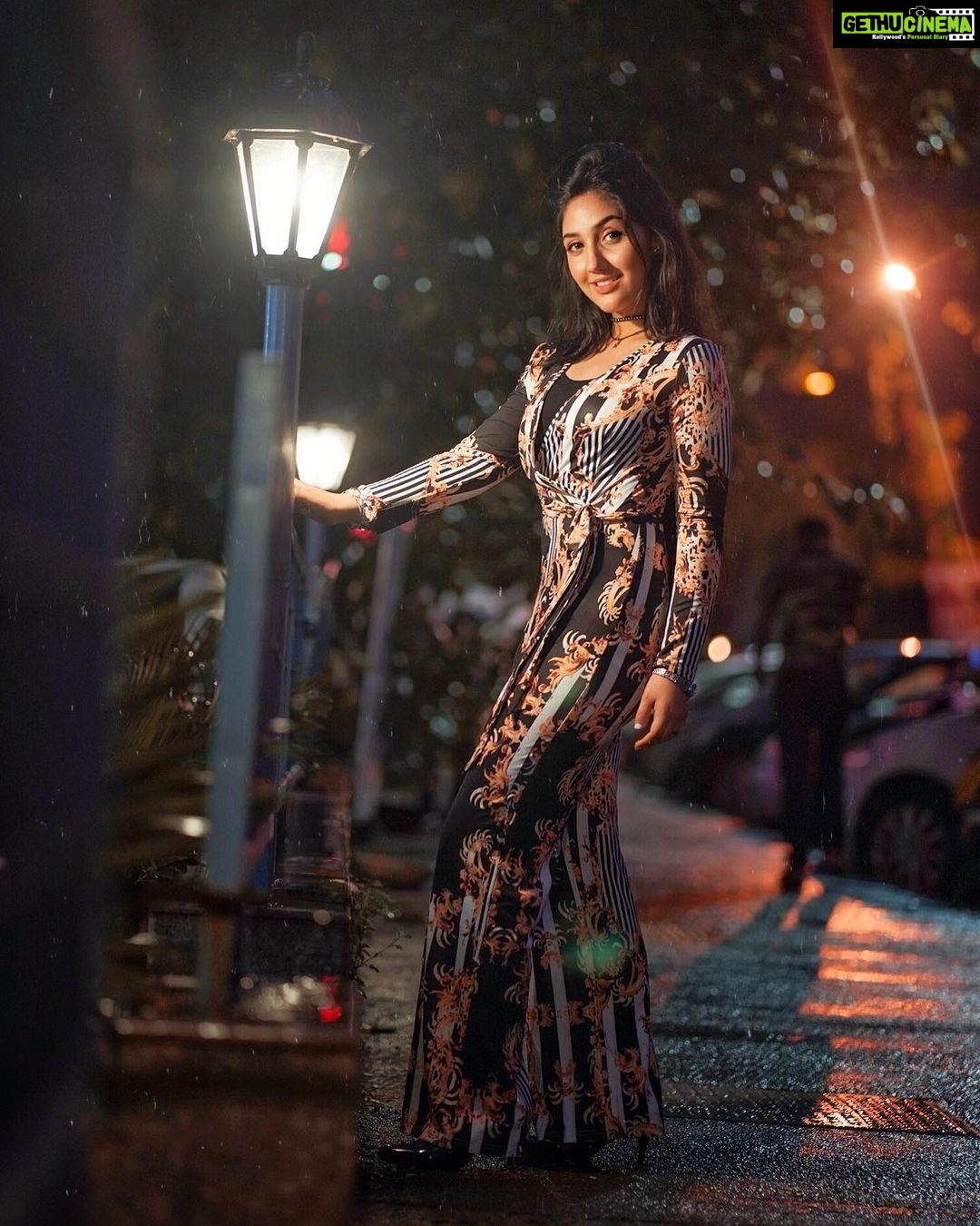 Ashnoor Kaur Instagram - Starry eyes sparklin’ up the darkest nights💫❤️ . #throwback