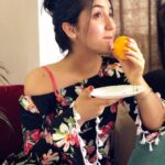 Ashnoor Kaur Instagram - My style of having a mango😁 Peel it entirely & take a hugeeee bite😍 . I’m the happiest when having mangoes!! What is your favourite fruit?? #MangoSeason #hellosummer #mangolover #happyme #goodmorning