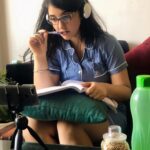 Ashnoor Kaur Instagram - Three stages of a day at school:- 1) Beginning-Genuinely has interest 2) Mid- TRYING to concentrate 3) End-“Kab khatam hoga yaar!” . Agree?😂 My online classes have started! What about you? #onlineclasses #quarantinemode #schoolmode #studytime #stayhome #staysafe 📸 by @kauravneet79 ❤️ Online classes