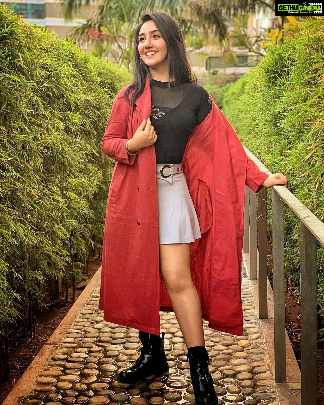 Ashnoor Kaur Instagram - She has wings. She has fight. She has dreams. She has the sky✨❤️ . #smile #loveyourself #dream #believe #ashnoorstylediaries #naturelover
