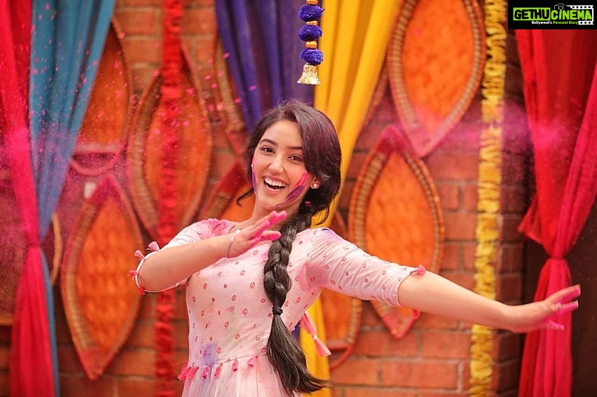 Ashnoor Kaur Instagram - 5 to 15❤️ . You’ve all given me sooo much love in this one decade! May the love come back to you, with all the more warmth and happiness on this festival of colours! HAPPY HOLI EVERYONE❤️❤️ . #happyholi #myjourney #adecade #prachi #mini #patialababes #holipicture