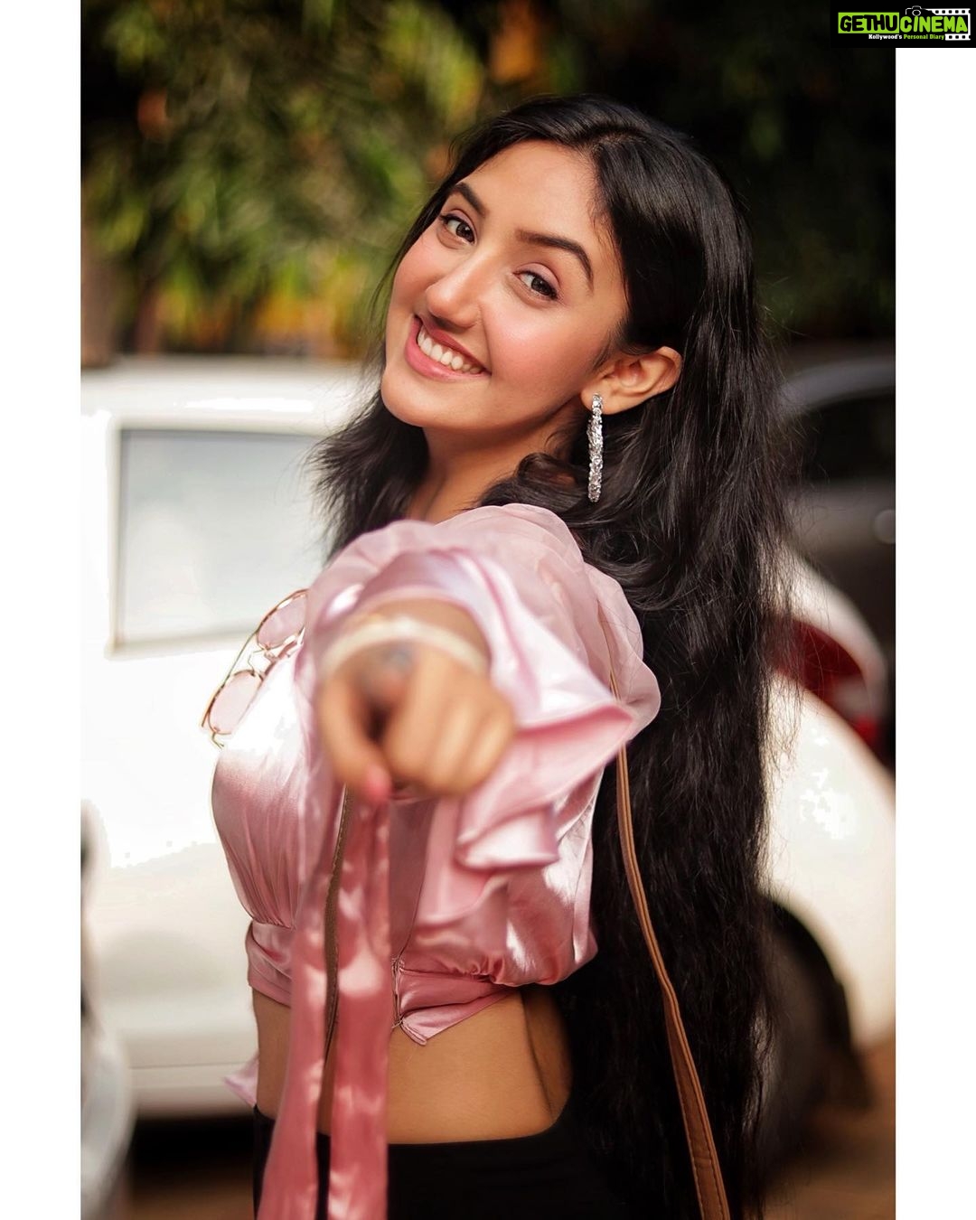 Ashnoor Kaur Instagram - Wanting to be someone else, Is a waste of who YOU are! Be YOU💗 . #smile #loveyourself #selflove #selfconfidence #positive #beyourself Be Yourself