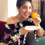 Ashnoor Kaur Instagram - My style of having a mango😁 Peel it entirely & take a hugeeee bite😍 . I’m the happiest when having mangoes!! What is your favourite fruit?? #MangoSeason #hellosummer #mangolover #happyme #goodmorning