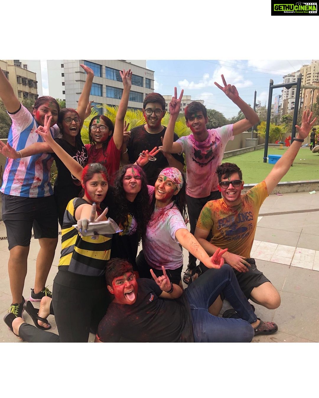 Ashnoor Kaur Instagram - I had an amazing Holi with my friends💗 These are the precious little moments that matter!! . How was your Holi? Rate it from 0-10✨ #HoliVibes #FestivalOfColours #FunWithFriends #HoliHai 📷 @kellansworld Holi Hai