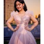 Ashnoor Kaur Instagram - Aspire to inspire before we expire💗✨ 1 or 2??? . #InspirePeople #BeYourself #LoveYourself #ashnoorstylediaries #whatiwore #presscon #outdoor 📸 @smilepleasephotographyy Edit @kellansworld