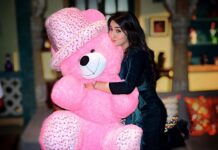 Ashnoor Kaur Instagram - Bear hugs are my fav🥰 . Happy teddy day❤️ #teddyday #bearhugs