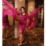 Ashnoor Kaur Instagram - Be a flamingo, in a flock of pigeons✨💕 . #WhatIWore at the #LionsGoldAwards Outfit by @trumpetvineofficial Styled team @the_adhya_designer Assistant stylist @drashtidiwan 📸 by @smilepleasephotographyy #Ootn #awardsnight #ashnoorstylediaries