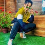 Ashnoor Kaur Instagram - And everybody’s watching her, But she looking at? . #WeekendMood #SundayVibes #ashnoorstylediaries #pose #outdoor