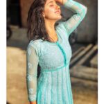 Ashnoor Kaur Instagram - Sunny morning☀️ . #goodmorning #sunkissed #goldenhour