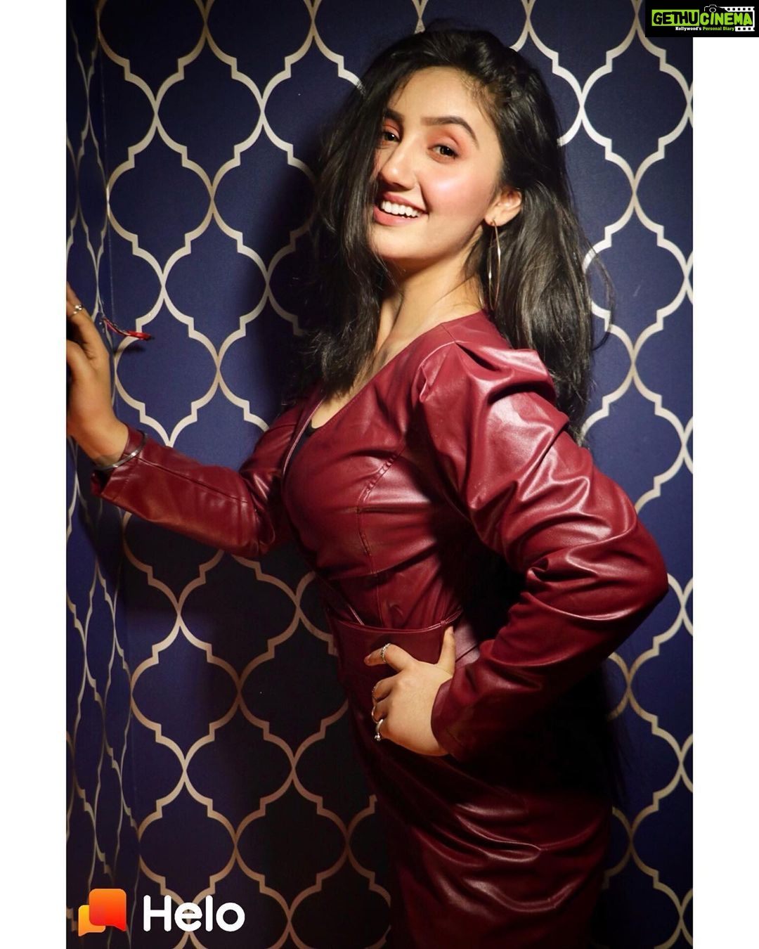 Ashnoor Kaur Instagram - There’s party on my mind✨ . . For more exclusive pictures and videos check out my account on the @helo_indiaofficial app❤️ #heloapp #heloindia #ashnoorstylediaries #partymode #midweekvibes