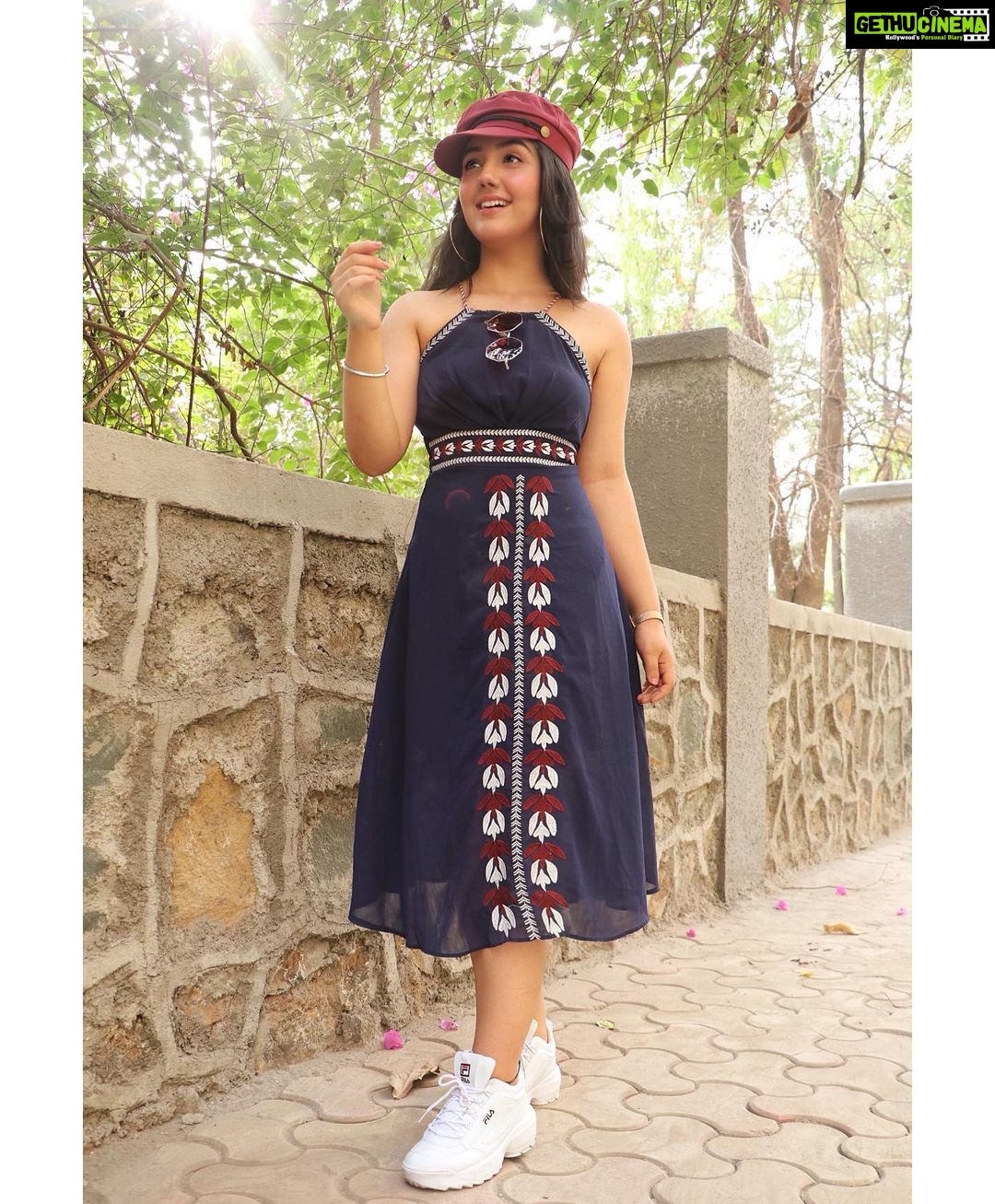 Ashnoor Kaur Instagram - Looking forward to 2020 like💁🏻♀️♥️ . #Positivity #Hope #Bye2019 #Welcome2020 #AshnoorStyleDiaries #smile