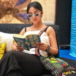 Ashnoor Kaur Instagram - The too engrossed in her book has no idea what’s happening around kinda person🤪 #Reader #GetSomeGyaan #timepass #ashnoorstylediaries