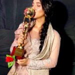 Ashnoor Kaur Instagram - And the year’s ending like this❤️ #Blessed to have received the “Best Teen actress” at the 11th Aadhi abaadi- Women’s achiever’s awards! #Thankful and #Grateful 🙏🏻