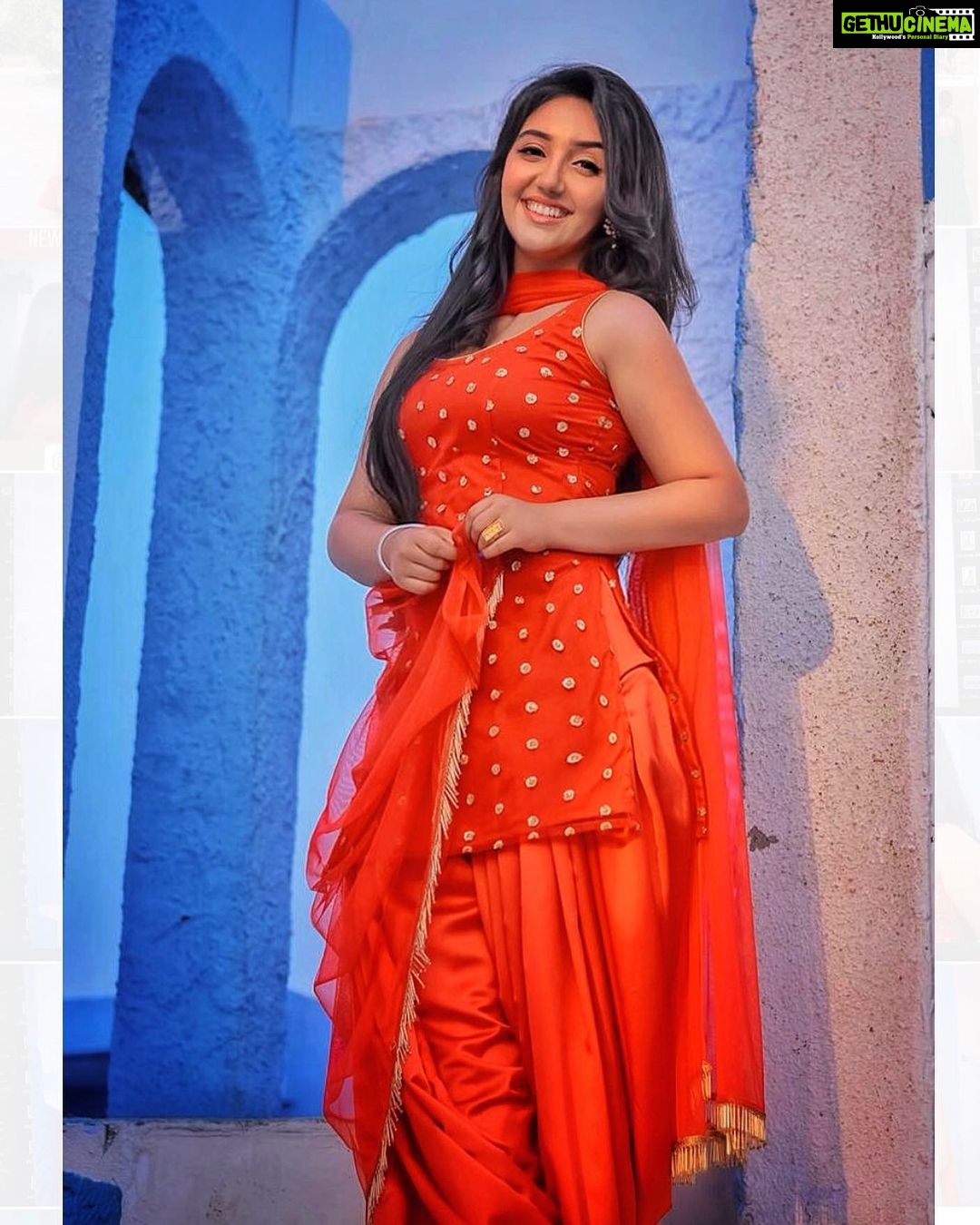 Ashnoor Kaur Instagram - Mainu suit suit karda? . . Any guesses what would be the name of my next project? Hint: My outfit😁 Guess guess!♥️ #WhatIWore #PunjabiSuit #NewMusicAlbum #MusicVideo Wearing : @alaana.in Styled By : @divyabhagat07 Assisted By : @nehasarkar430 📸 @_therahulsharma_