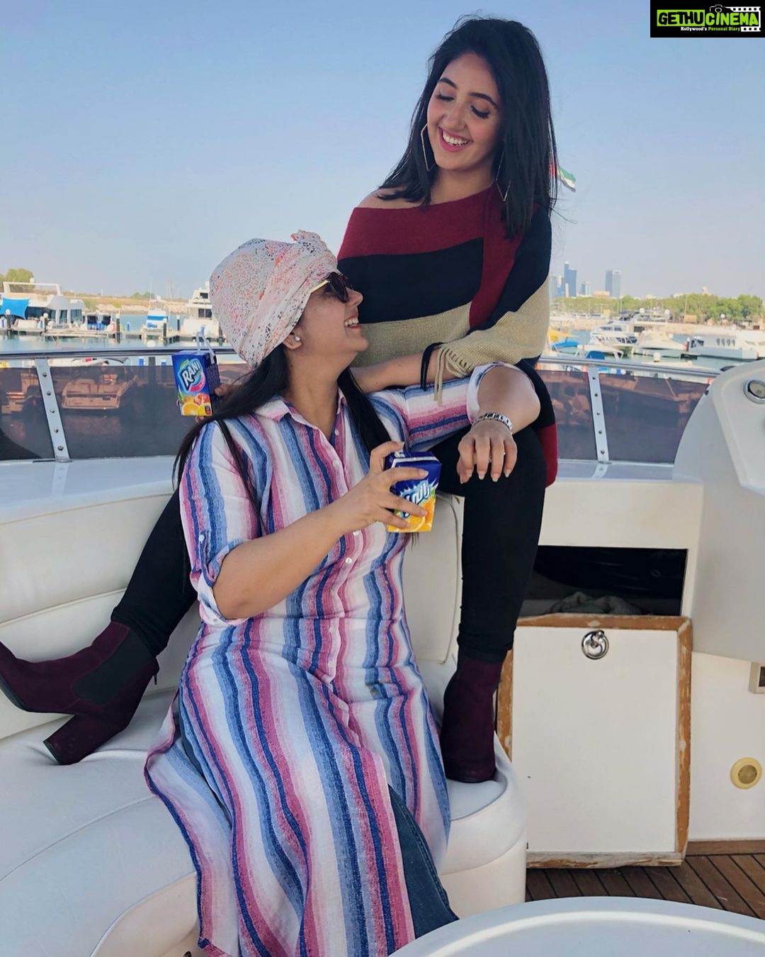 Ashnoor Kaur Instagram - Happy birthday meri Jaan♥️ I LOVE YOU @kauravneet79 Won’t write much, but would would only want to conclude by saying “She, is my inspiration, my #1 ❤️” #MyMom #MyBestFriend #MyInspiration #happybirthdayMom #ILoveYou