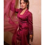 Ashnoor Kaur Instagram - 1 or 2?✨💕 . . Outfit by @trumpetvineofficial Styled by @the_adhya_designer Assistant stylist @drashtidiwan 📸 by @smilepleasephotographyy #LionsGoldAwards #whatiwore #allpink #ashnoorstylediaries #flowfashion