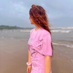 Ashnoor Kaur Instagram - The best kinda mornings🤍 #BeachBaby