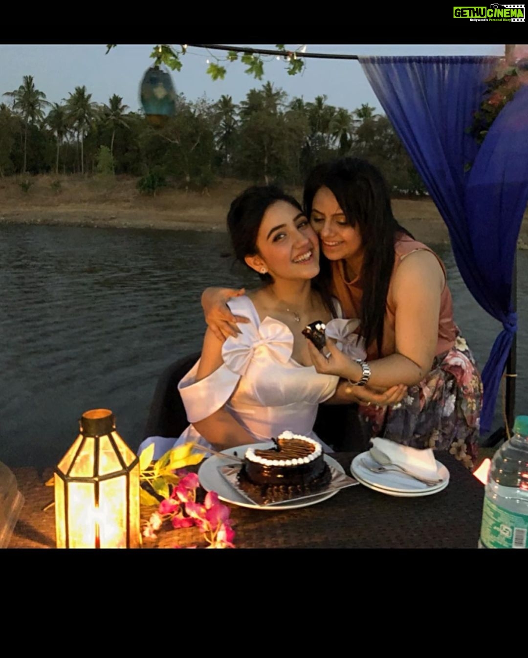 Ashnoor Kaur Instagram - Happy birthday meri Jaan♥️ I LOVE YOU @kauravneet79 Won’t write much, but would would only want to conclude by saying “She, is my inspiration, my #1 ❤️” #MyMom #MyBestFriend #MyInspiration #happybirthdayMom #ILoveYou