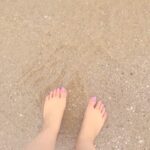 Ashnoor Kaur Instagram - The best kinda mornings🤍 #BeachBaby