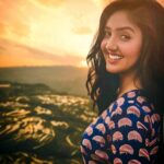 Ashnoor Kaur Instagram - Smile- A curve that sets everything straight🧡 . . For more exclusive pictures and videos check out my account on the @helo_indiaofficial ❤️ Edited by @kellansworld #naturelover #heloapp #beautifulsky #smile #PatialaBabes #Season2 #Click #BetweenTheShots