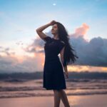 Ashnoor Kaur Instagram - She acts like the summer, Walks like the rain... . . Edited by @kellansworld 📸 by @amit_dey_photography Curated by @fin.network #BeachBaby #naturelover #ashnoorstylediaries #freespirit #messyhair #breezy