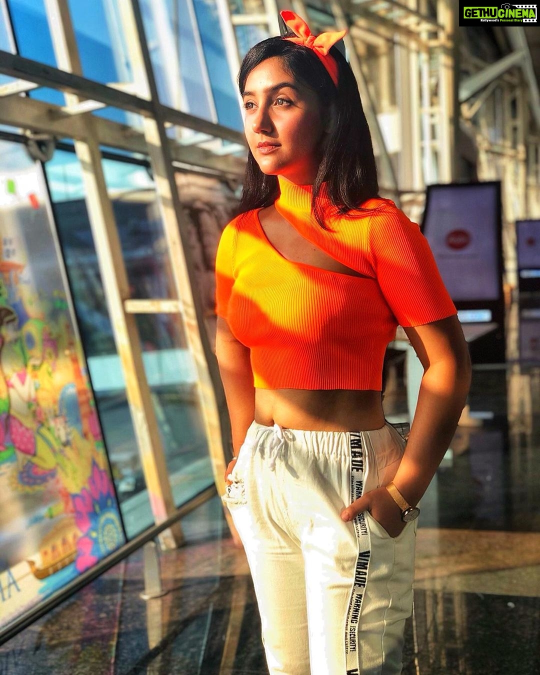 Ashnoor Kaur Instagram - Pray, slay and conquer the day✨🧡 . . #AirportLook #WhatIWore Top by @pankhclothing Pants by @shein_in 📸 by @kauravneet79 #LatePost #Orange #LoveBows #sunkissed #ashnoorstylediaries #goldenhour