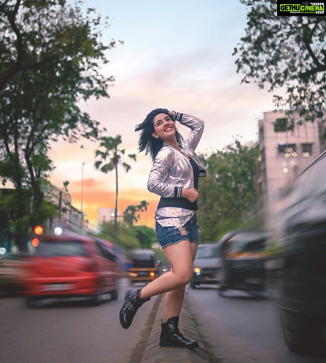 Ashnoor Kaur Instagram - Free spirit with a wild heart and an open road ahead♥️ . . 📸 by @iamrushabhmodi Curated @fin.network Edited by @kellansworld #freespirit #livefree #loveyourself #livelife #ashnoorstylediaries #messyhair