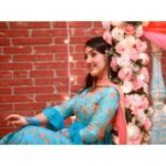 Ashnoor Kaur Instagram - Kabhi kabhi mere dil mein yeh khayaal aata hai... Ki kaash.... (Compelte it!😁) #indianattire #indianfashion #indianwear #ethnicwear #AshnoorStyleDiaries #ethnicfaahion #smile #loveyourself
